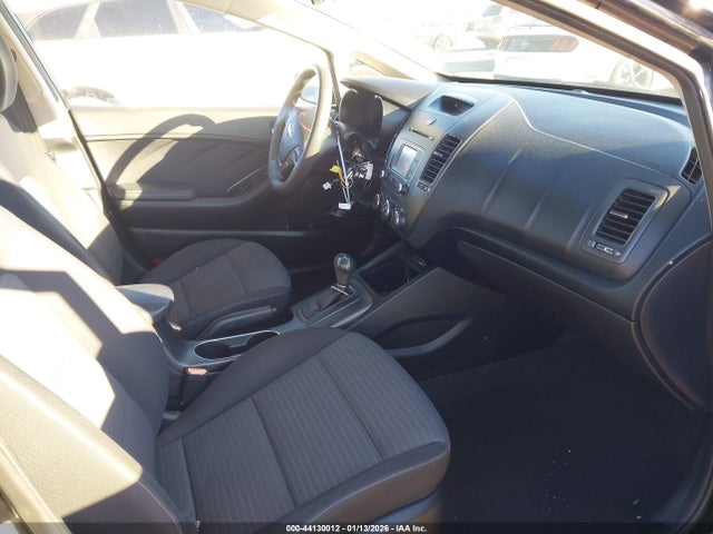 KNAFX4A63G5527265 KIA FORTE LX