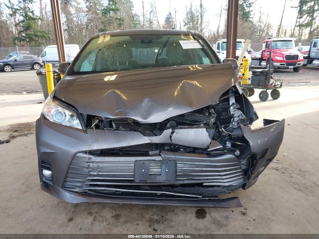 5TDYZ3DC2LS033887 Toyota SIENNA XLE
