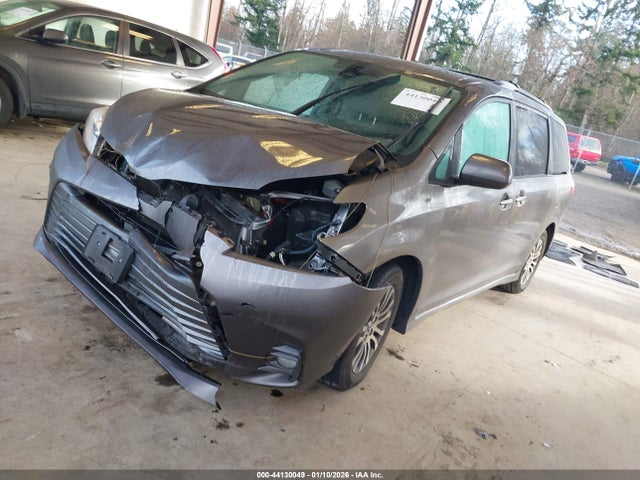 5TDYZ3DC2LS033887 Toyota SIENNA XLE