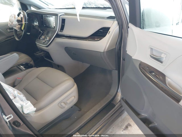 5TDYZ3DC2LS033887 Toyota SIENNA XLE