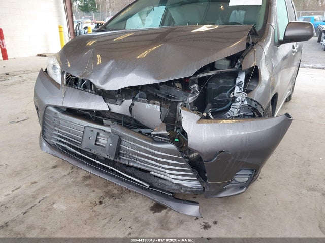 5TDYZ3DC2LS033887 Toyota SIENNA XLE