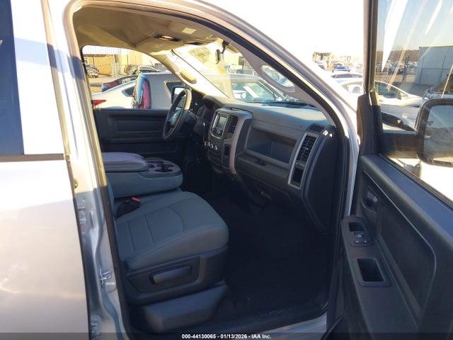 44130065 :رقم المزاد ، 1C6RR7FT1JS223085 vin ، 2018 Ram 1500 Express  4x4 6'4 Box مزاد بيع
