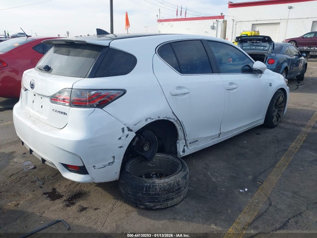 Lexus CT 200H 2014 JTHKD5BH1E2204068 Image 4