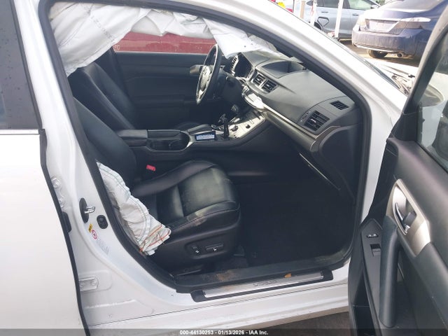 Lexus CT 200H 2014 JTHKD5BH1E2204068 Image 5