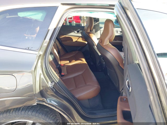 2019 VOLVO XC60 LYV102RK0KB228235 Photo 7
