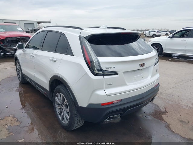 2020 CADILLAC XT4 1GYFZFR4XLF080783 Photo 2