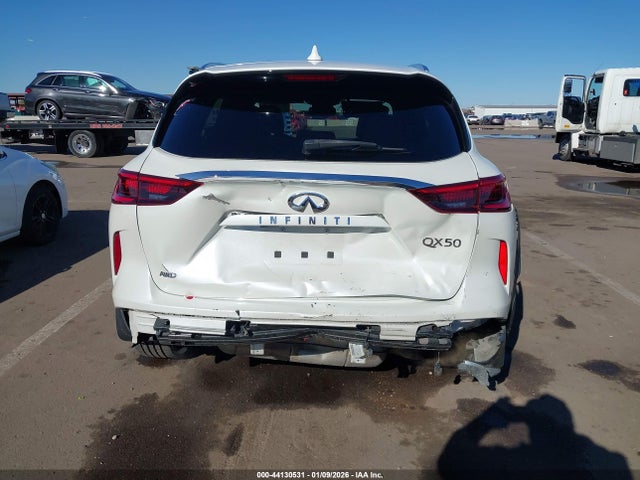 3PCAJ5M32LF120214 Infiniti Qx50 Luxe Awd