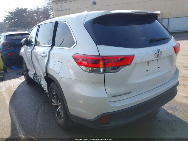 5TDZARFH9JS036886 Toyota Highlander Le