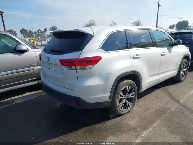 5TDZARFH9JS036886 Toyota Highlander Le