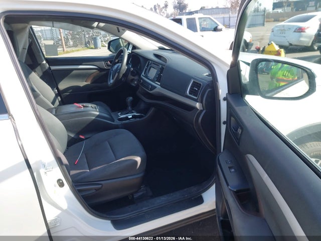 5TDZARFH9JS036886 Toyota Highlander Le