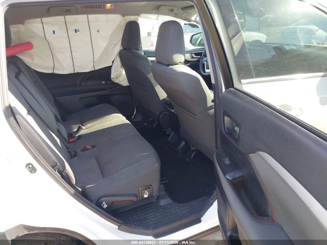 5TDZARFH9JS036886 Toyota Highlander Le