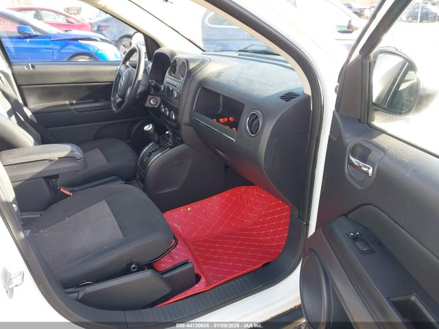 2011 JEEP COMPASS 1J4NF1FB0BD244630 Photo 4