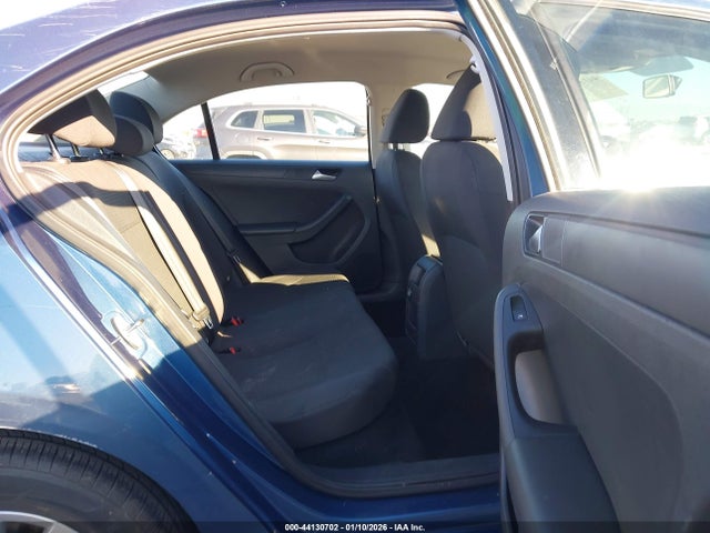 3VW267AJ8GM363903 Volkswagen Jetta 1.4t S