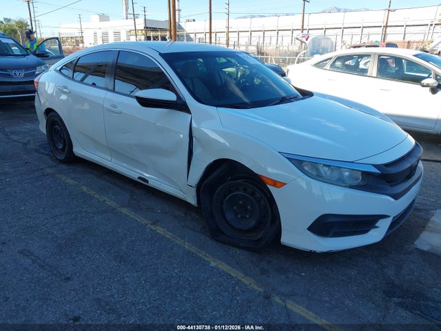 Honda Civic Lx 2018 2HGFC2F53JH555930 zdjęcie główne