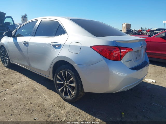 Toyota COROLLA SE 2018 5YFBURHE9JP822918 Image 3