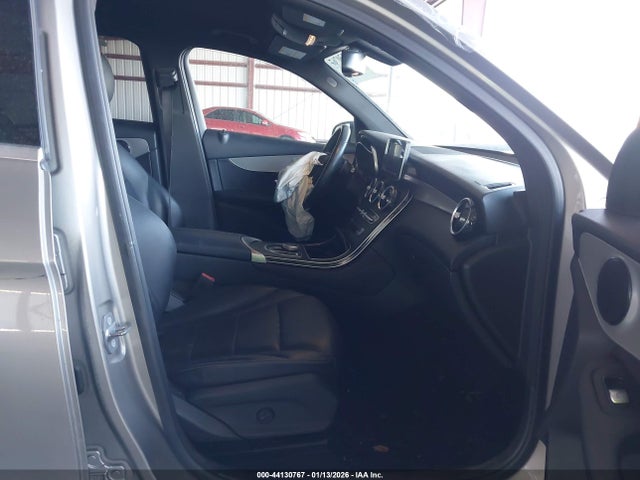 WDC0G4JB8KV163031 Mercedes-Benz GLC 300