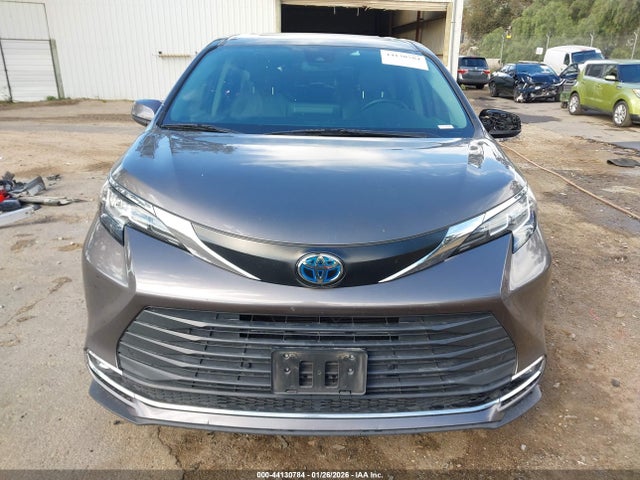 5TDYRKEC4NS129841 Toyota SIENNA XLE