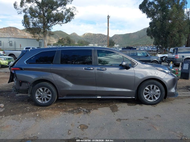 5TDYRKEC4NS129841 Toyota SIENNA XLE