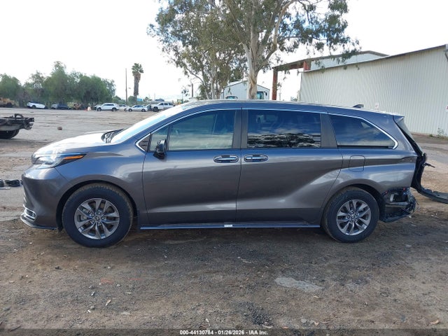 5TDYRKEC4NS129841 Toyota SIENNA XLE