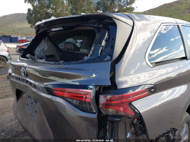 5TDYRKEC4NS129841 Toyota SIENNA XLE