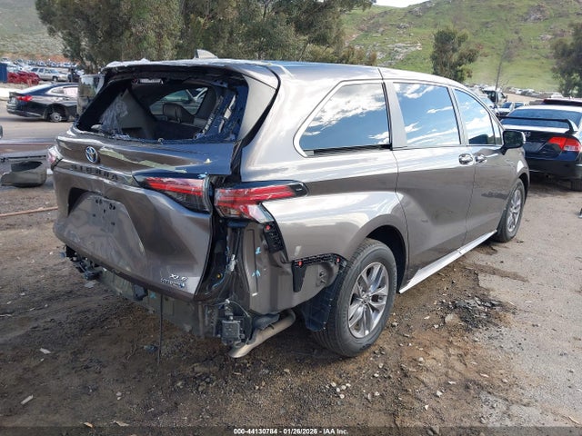 5TDYRKEC4NS129841 Toyota SIENNA XLE