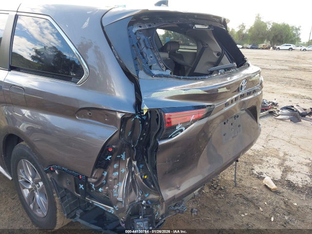 5TDYRKEC4NS129841 Toyota SIENNA XLE