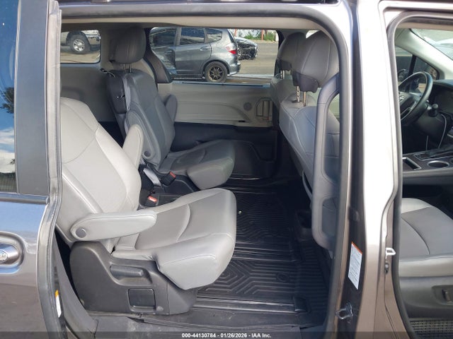 5TDYRKEC4NS129841 Toyota SIENNA XLE