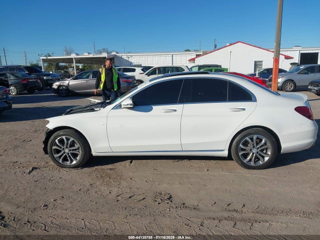 Продажа на аукционе авто 2016 Mercedes-benz C 300 4matic, vin: 55SWF4KB5GU138335, номер лота: 44130788