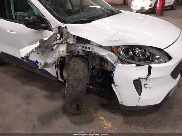 1FMCU0G61NUA60196 Ford ESCAPE SE