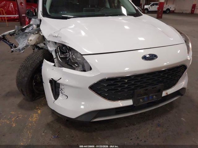 1FMCU0G61NUA60196 Ford ESCAPE SE