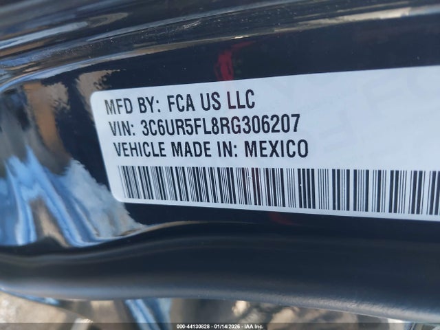 3C6UR5FL8RG306207 RAM 2500 Laramie 4x4 6&#039;4 Box
