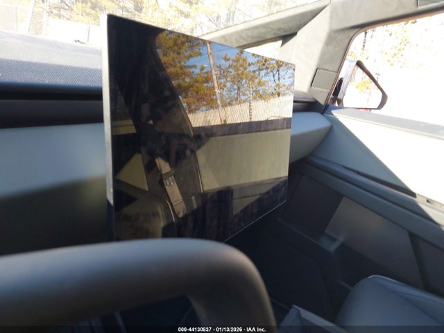 Tesla Cybertruck All-wheel Drive 2024 7G2CEHED7RA055031 Image 18