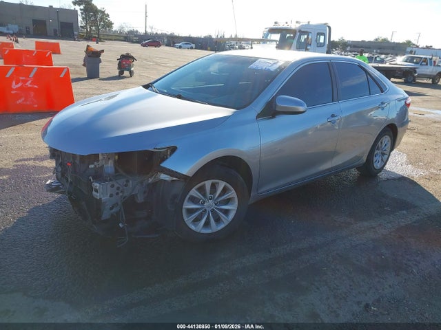 Toyota CAMRY LE 2015 4T4BF1FK3FR455577 Image 2