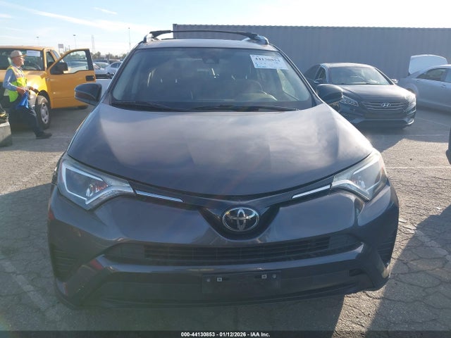 JTMZFREV7JJ744298 Toyota RAV4 LE