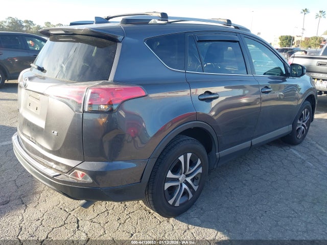 JTMZFREV7JJ744298 Toyota RAV4 LE