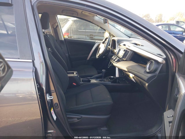 JTMZFREV7JJ744298 Toyota RAV4 LE