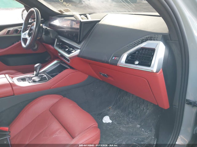 5YM33CS06S9055545 BMW Xm Label Red