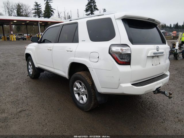 2018 TOYOTA 4RUNNER JTEBU5JR2J5606620 Photo 2