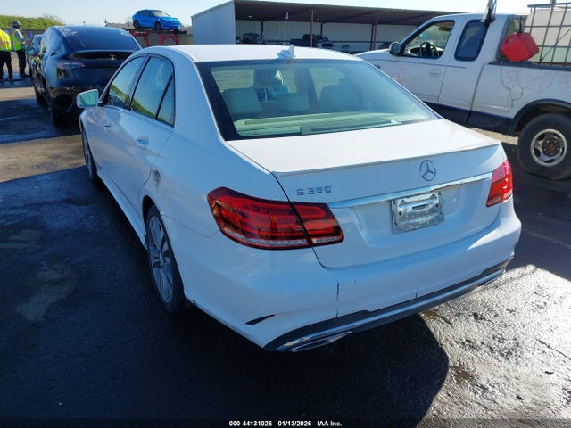 Mercedes-Benz E 350 2014 WDDHF5KB1EB061940 Image 3