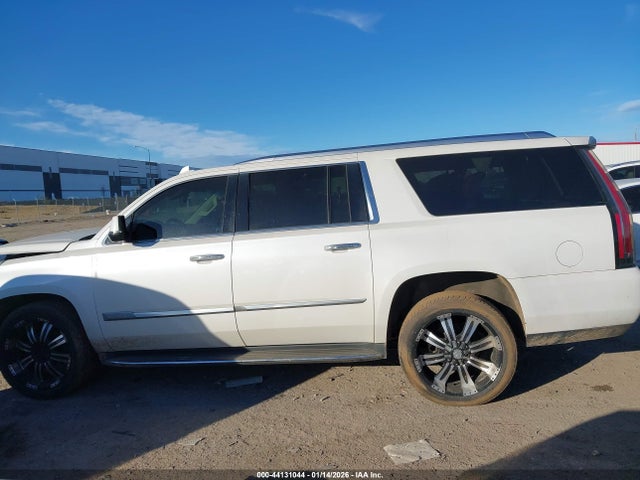 Продажа на аукционе авто 2016 Cadillac Escalade Esv Premium Collection, vin: 1GYS4JKJ3GR276911, номер лота: 44131044