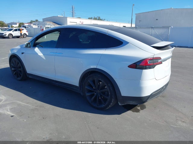 2021 TESLA MODEL X 5YJXCDE28MF322884 Photo 2