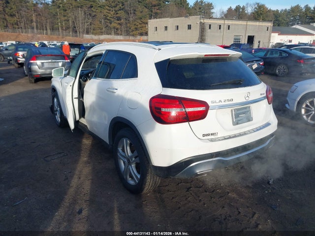 2019 MERCEDES-BENZ GLA 250 WDCTG4GB5KJ549000 Photo 2