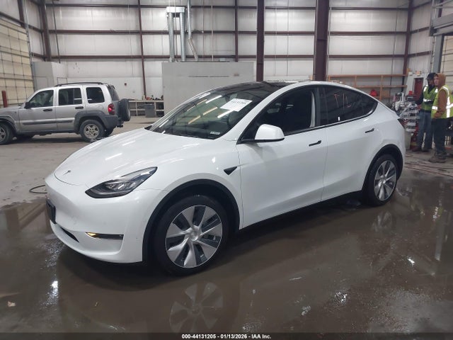 2021 TESLA MODEL Y 5YJYGDEE4MF153496 Photo 1
