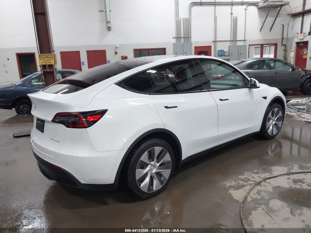2021 TESLA MODEL Y 5YJYGDEE4MF153496 Photo 3
