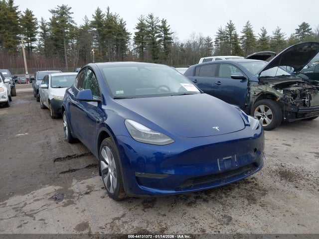 2024 TESLA MODEL Y 7SAYGDEE2RA269447 Photo 0