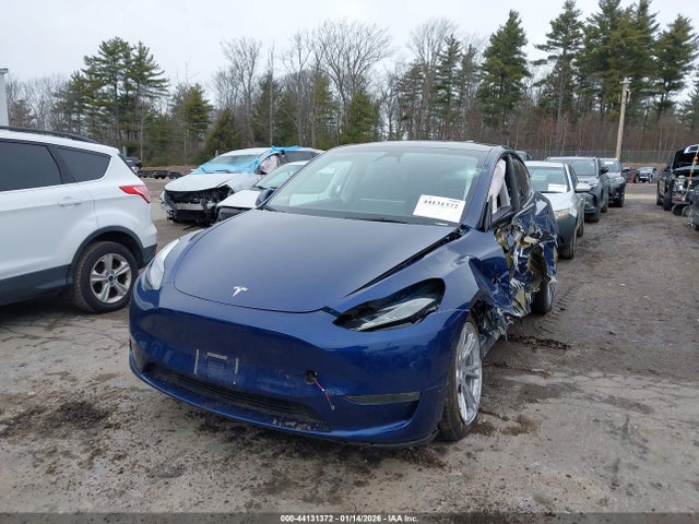 2024 TESLA MODEL Y 7SAYGDEE2RA269447 Photo 1