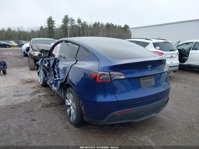 2024 TESLA MODEL Y 7SAYGDEE2RA269447 Photo 2