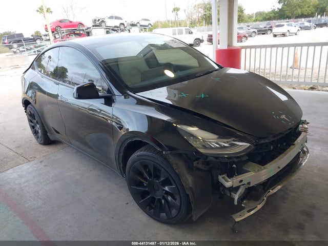 2021 TESLA MODEL Y 5YJYGDEE0MF246970 Photo 0