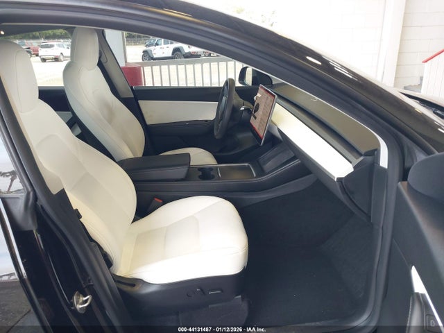 2021 TESLA MODEL Y 5YJYGDEE0MF246970 Photo 4
