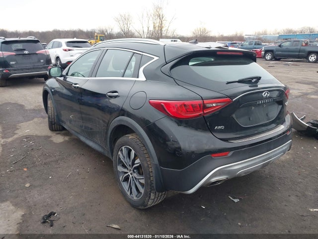 2018 INFINITI QX30 SJKCH5CR2JA043275 Photo 2